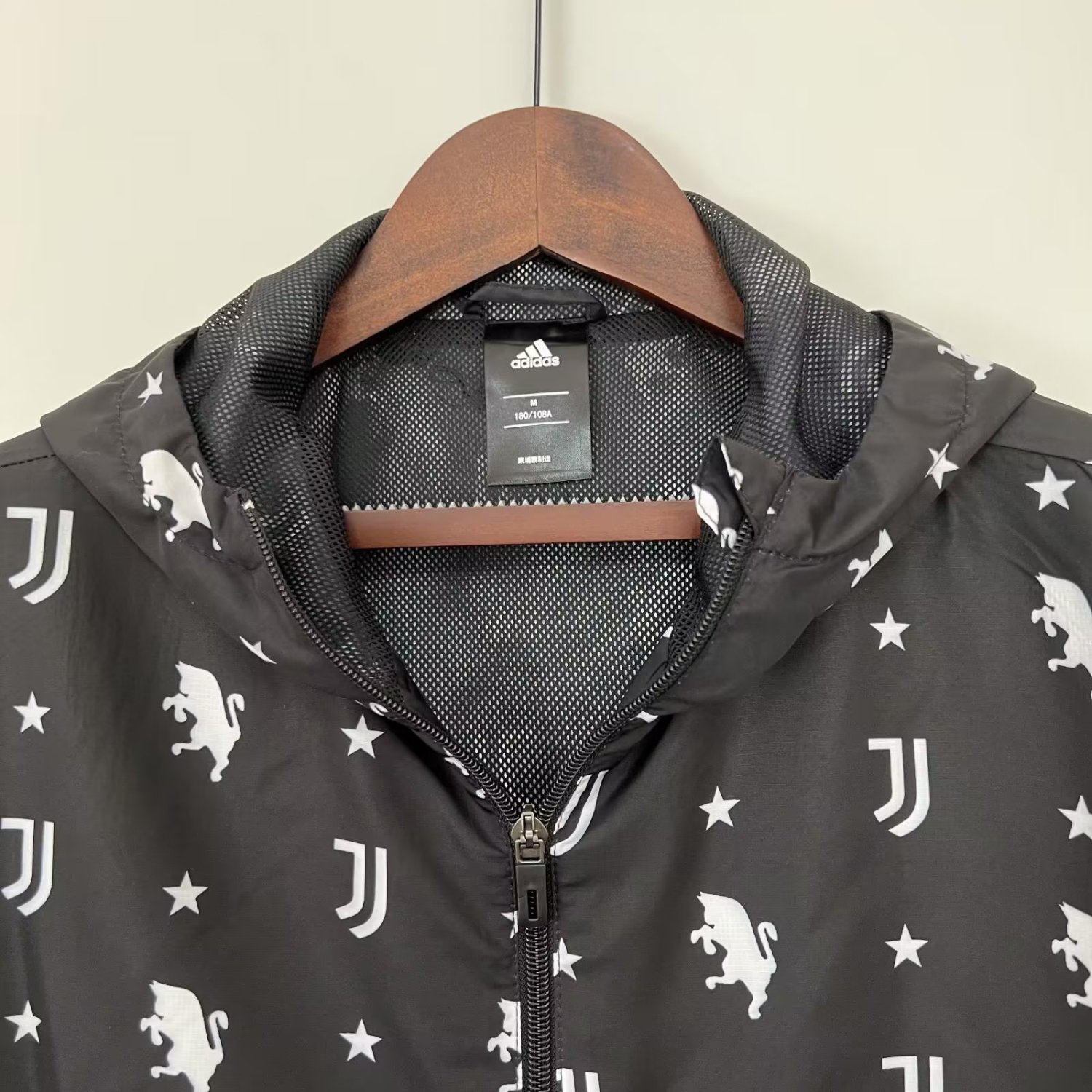 Juventus Windrunner Soccer Jacket AEROREADY Black Full-Zip 2023/24 Men's