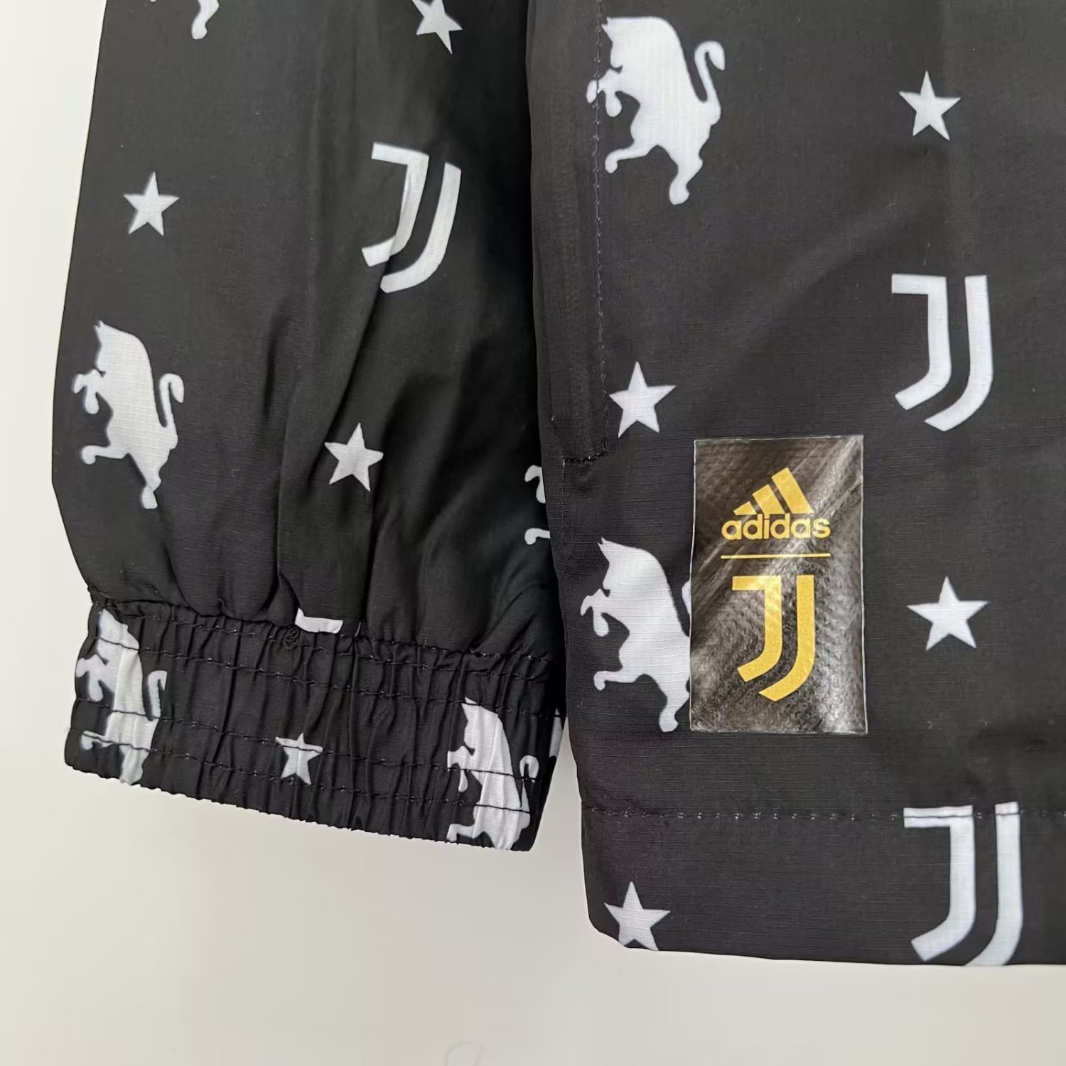 Juventus Windrunner Soccer Jacket AEROREADY Black Full-Zip 2023/24 Men's